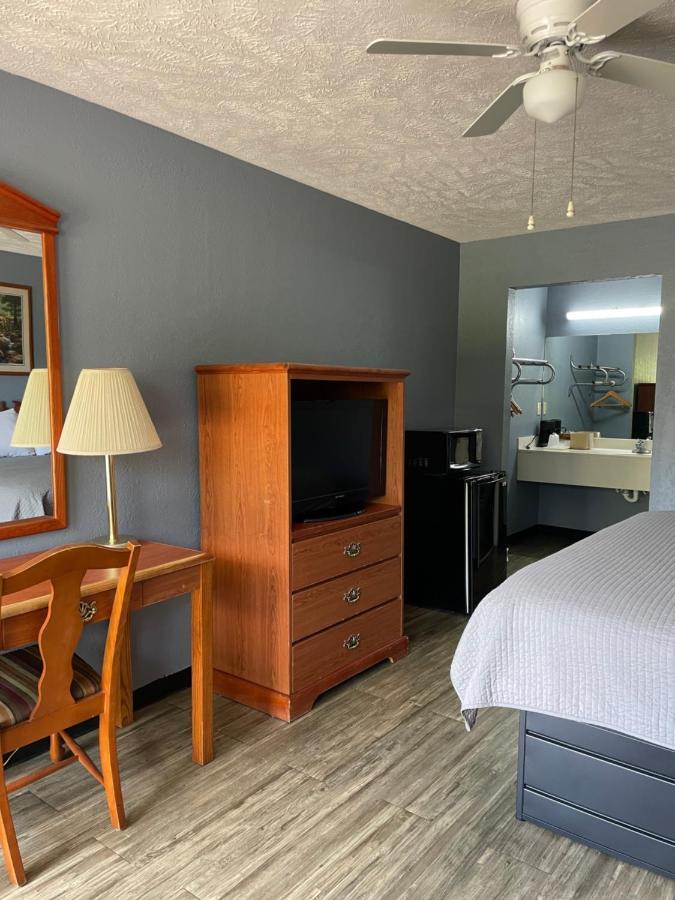 Deerfield Inn Adamsville 외부 사진