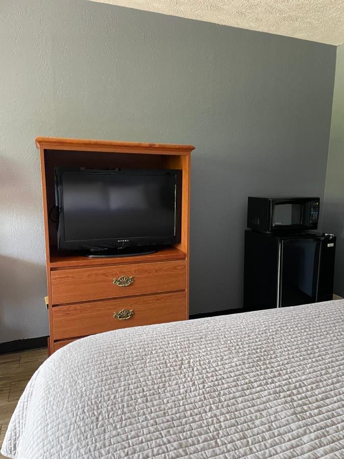 Deerfield Inn Adamsville 외부 사진