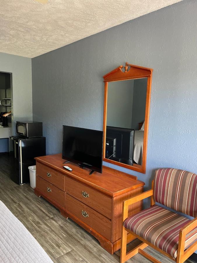 Deerfield Inn Adamsville 외부 사진